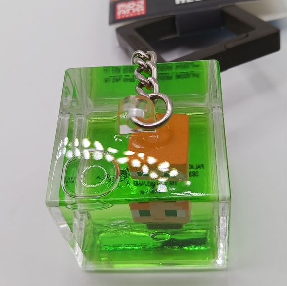 Minecraft Alex 4 " Clear Square Keychain +Creeper Metal Pin Badge New - Picture 5 of 9